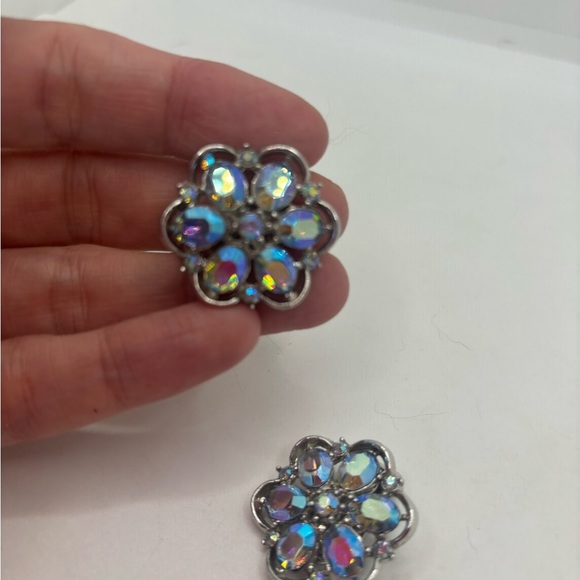 Signed vintage crown trifari clip earrings - Picture 3 of 6